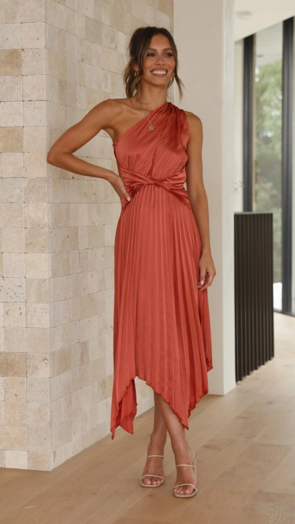 čo si obliecť na svadbu ako hosť žena