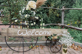Uvítacia tabuľa na svadbu: Najkrajšie inšpirácie, ktoré ťa oslovia