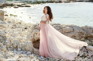 Svadobné šaty pre tehotnú nevestu: 7 tipov, ako ich vybrať