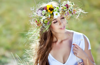 Kvetinové čelenky pre nevestu: Tradičné, štýlové a čarovné