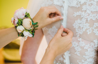 Doplnky zo živých kvetov: Osviež svoj svadobný deň