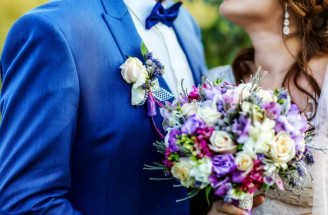 Kráľovská modrá: Bude kraľovať aj vo vašej svadobnej výzdobe?