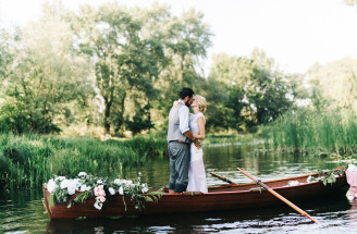 Svadobné fotografie na loďke: Tie budeš chcieť mať aj ty!