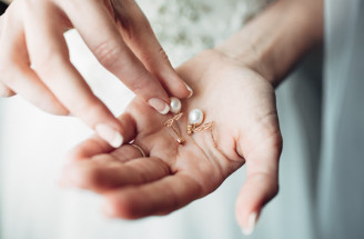 Perly nielen ako šperky: Najdokonalejšie svadobné doplnky, ktoré chceš