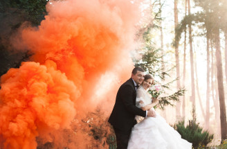 Svadobné fotografie s dymom: Trend, ktorému podľahneš aj ty!