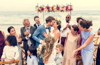 Svadba na pláži: Zhrnuli sme pre teba všetky jej plusy aj mínusy!