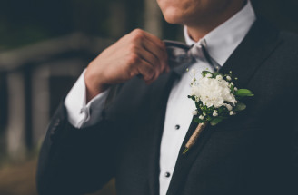 Ako vybrať vhodný svadobný oblek? S našimi tipmi to zvládneš!