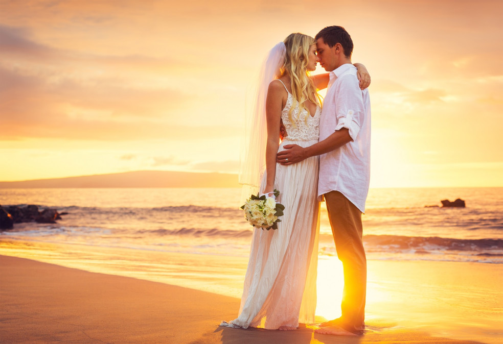 svadba na pláži a západ slnka