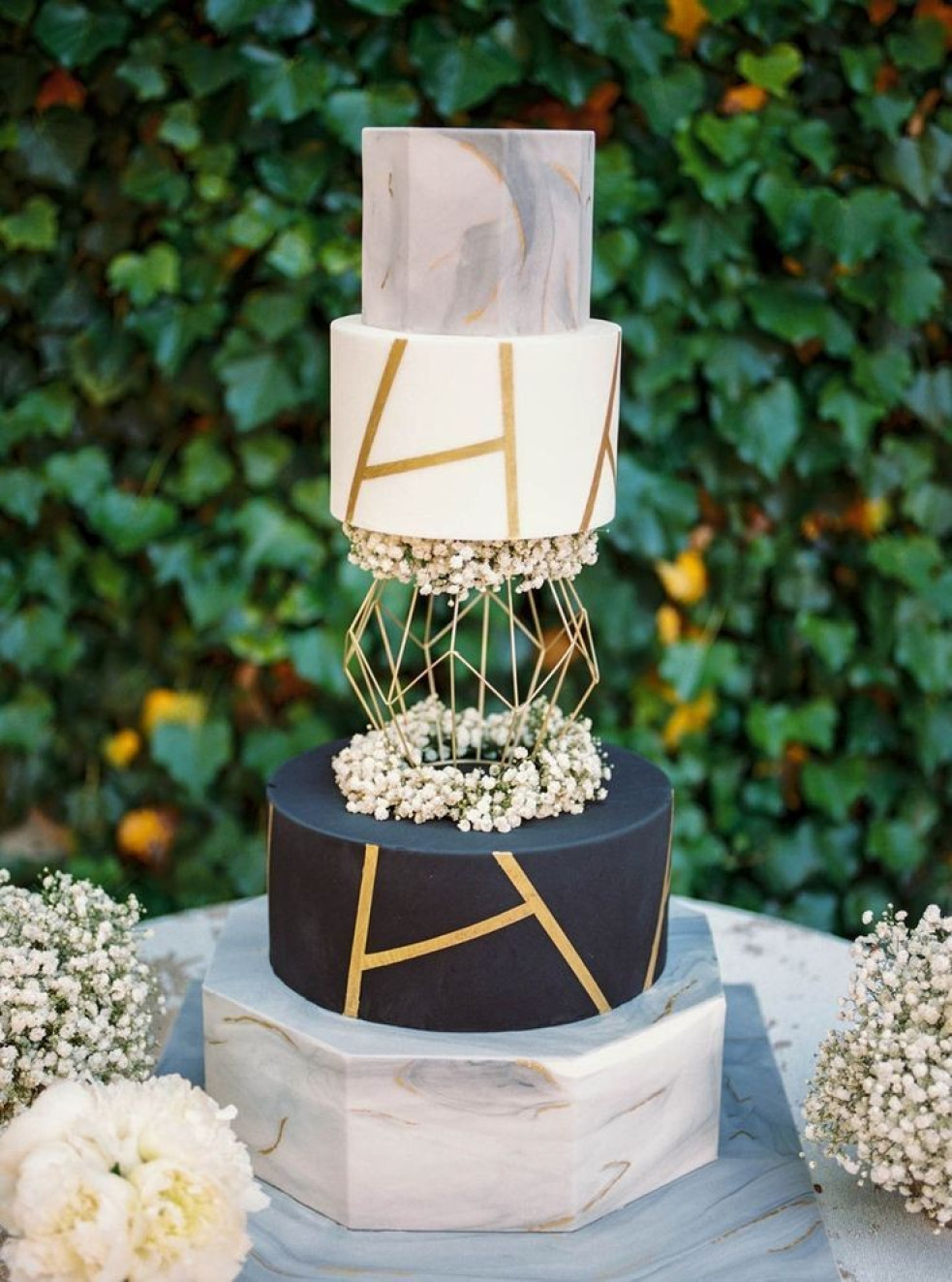 elegantná svadobná torta