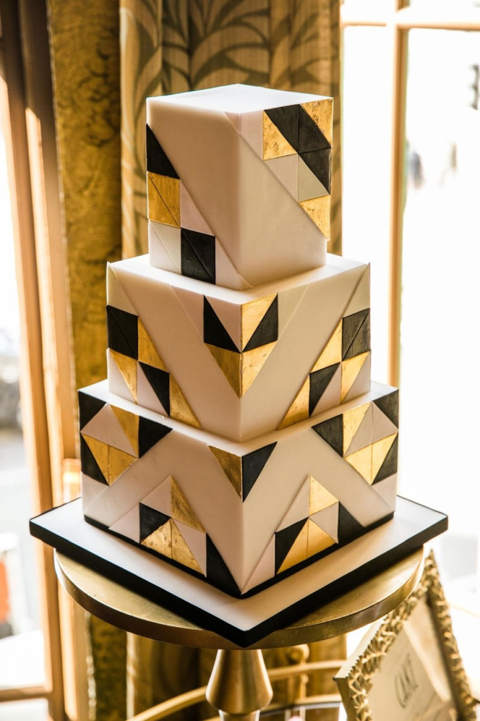 elegantná svadobná torta
