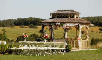 Inšpirácie na svadobné dekorácie na svadbu v záhrade