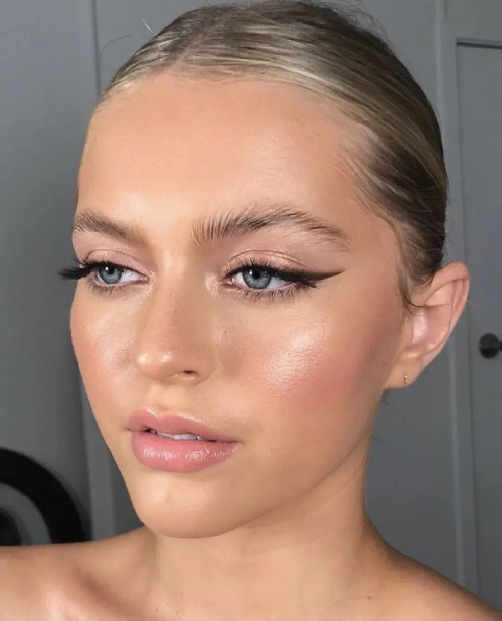 Make-up pre nevesty s očnou linkou