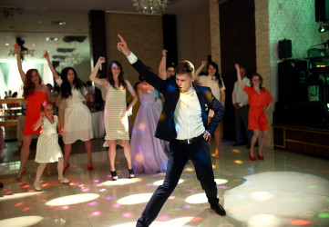 DJ alebo kapela na svadbu? Tu je všetko, čo musíš zvážiť!