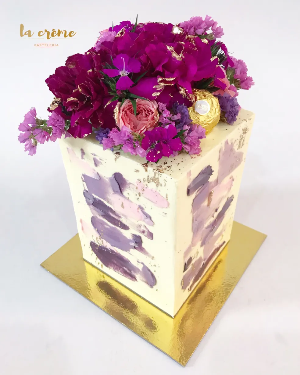 Svadobná torta s kvetmi