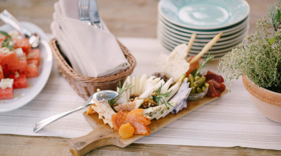 Svieže svadobné menu na leto: Ľahké predjedlá, studené dezerty a ovocné koktaily