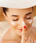 Jak správně nanášet SPF během dne, aniž byste narušili make-up? Top triky!