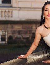 Svadobné šaty na jedno rameno: Elegantný kúsok pre náročnejšie nevesty
