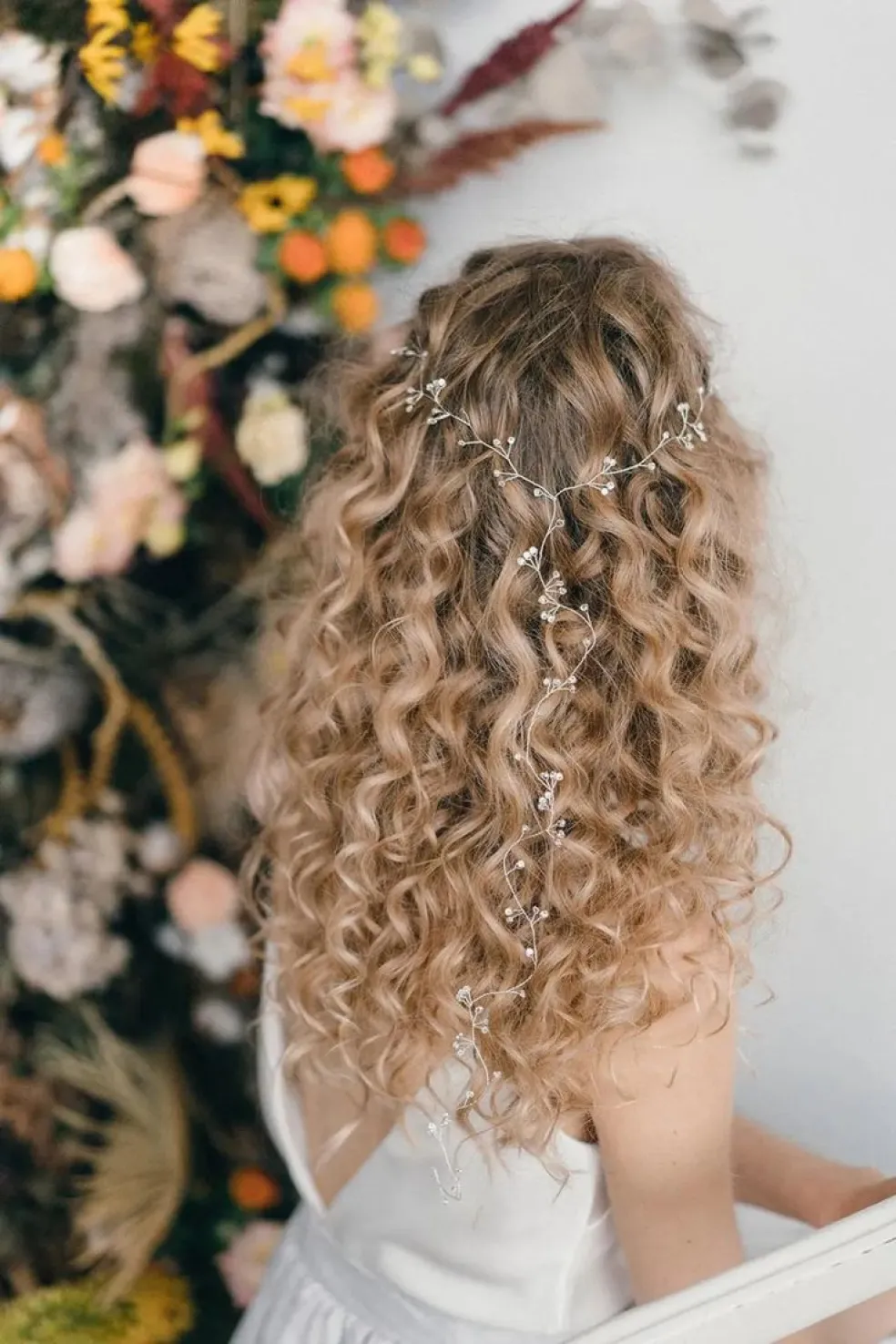 styling kučeravých vlasov