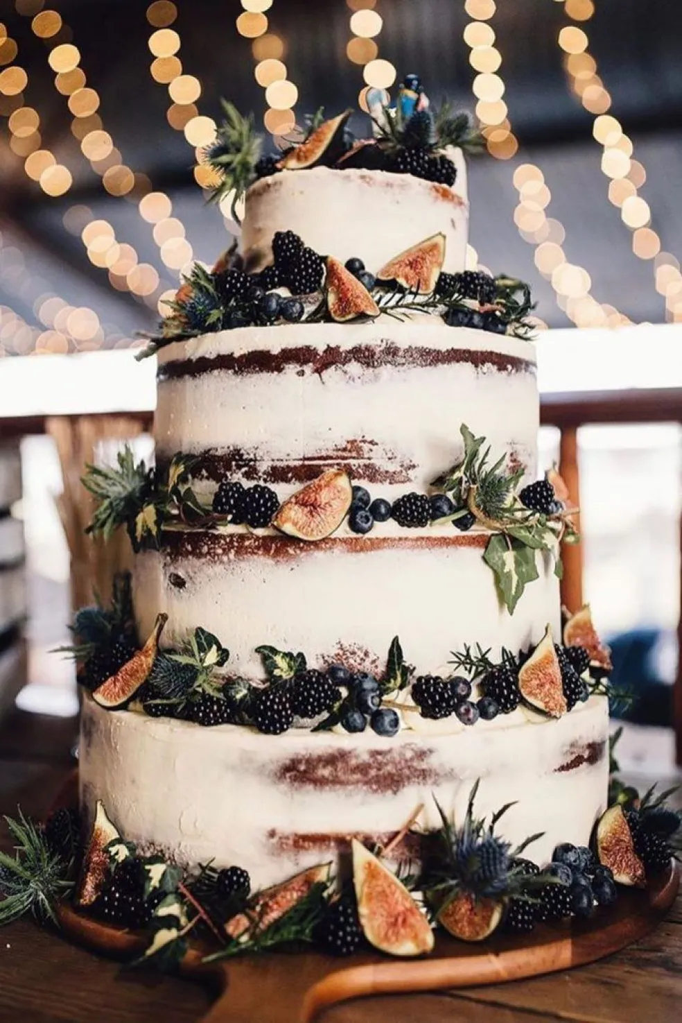 svadobná torta s figami