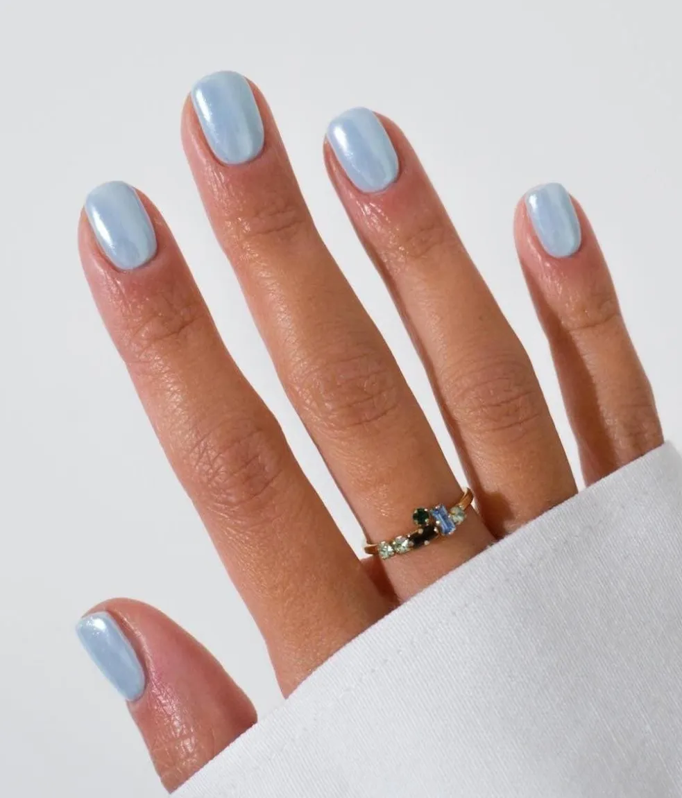 Jemná pastelovo modrá (baby blue)