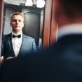 Svadobný oblek pre ženícha či svedka: Prečo sa neobmedzovať len na čiernu?