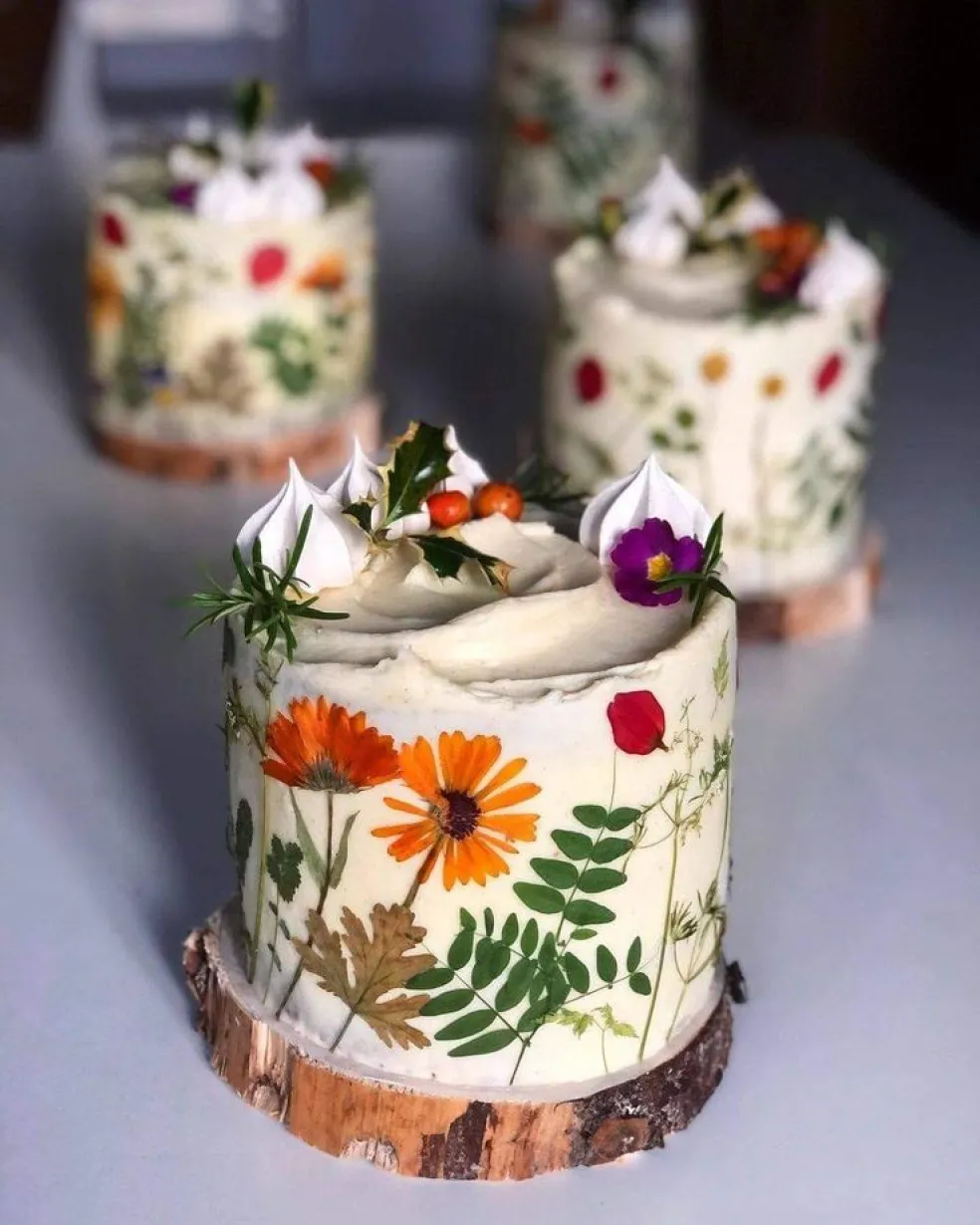 kvety na svadobnej torte
