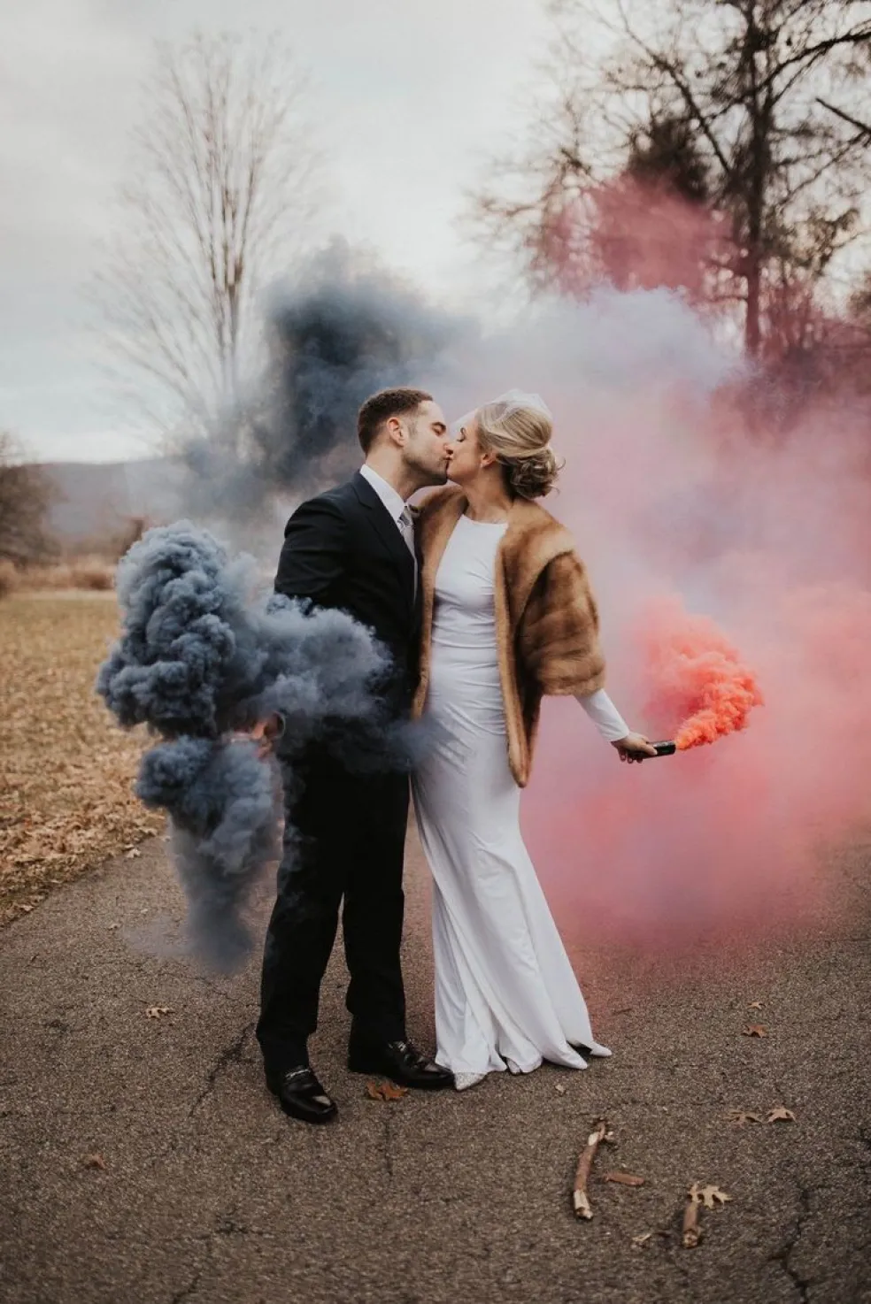 dymové svadobné fotografie