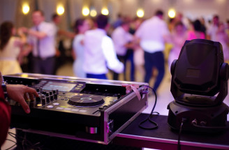 Svadba bez DJ – dobrý spôsob, ako ušetriť peniaze alebo veľký risk?