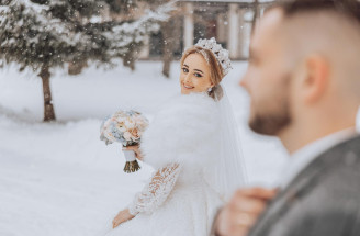 Zimné svadobné doplnky pre nevestu: Bez tohto sa (asi) nezaobídeš!