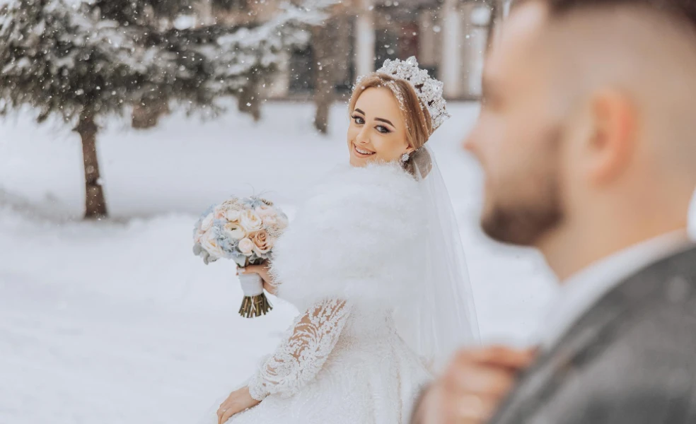 Zimné svadobné doplnky pre nevestu