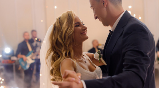 Živá hudba a DJ na svadbe: Ako ich skombinovať, aby sa tancovalo až do rána
