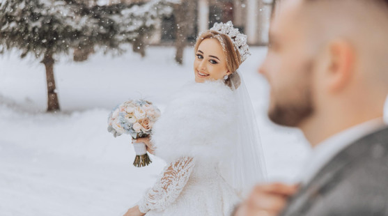 Zimné svadobné doplnky pre nevestu: Bez tohto sa (asi) nezaobídeš!