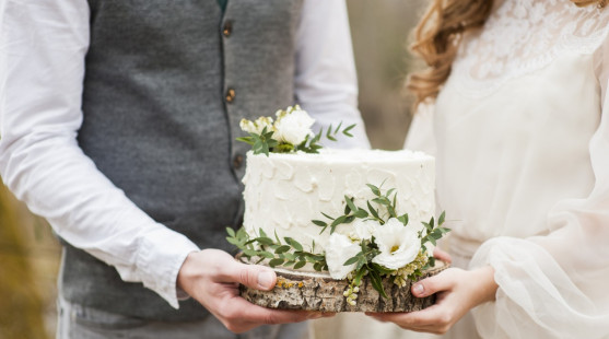 Svadobná torta a tradície s ňou spojené: Prečo na nej vo svete spia?
