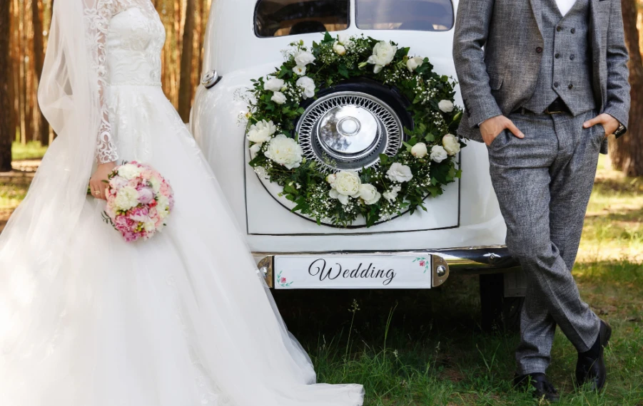 Svadobná výzdoba auta