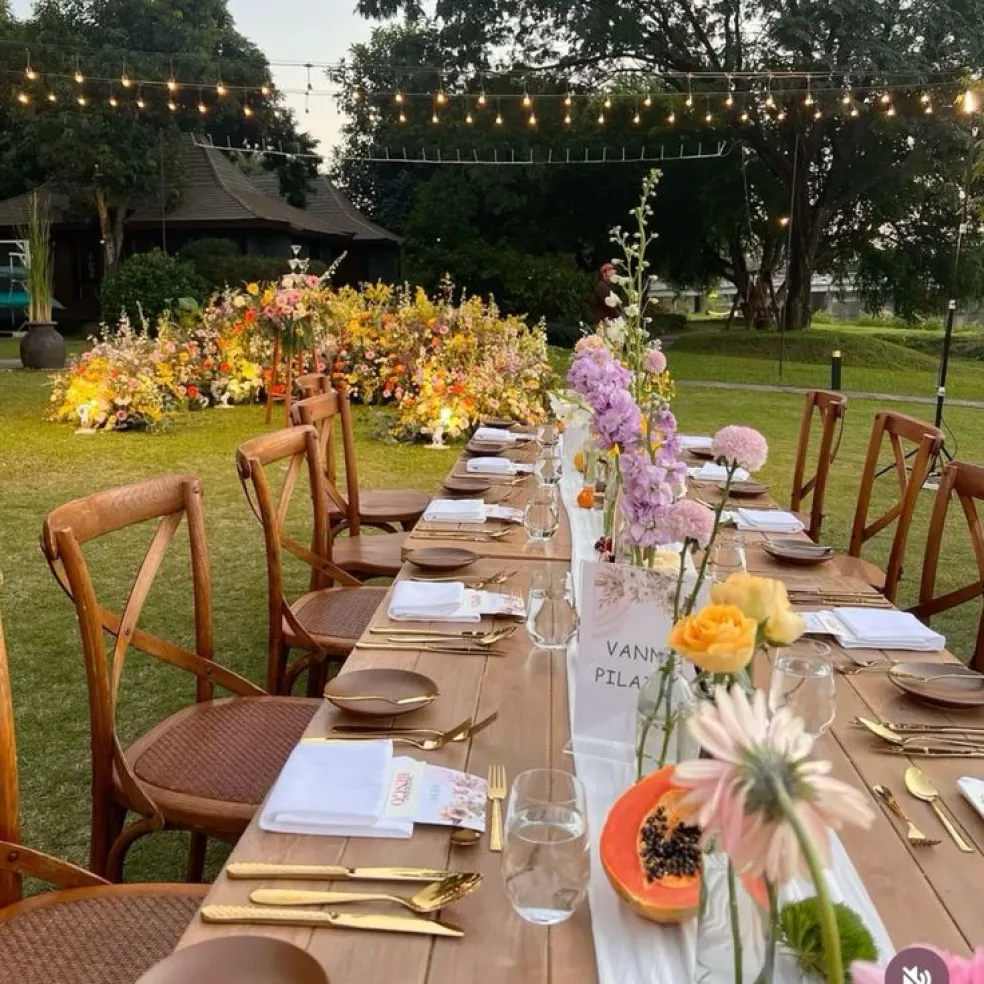 prečo zvoliť stoly bez obrusu na svadbe