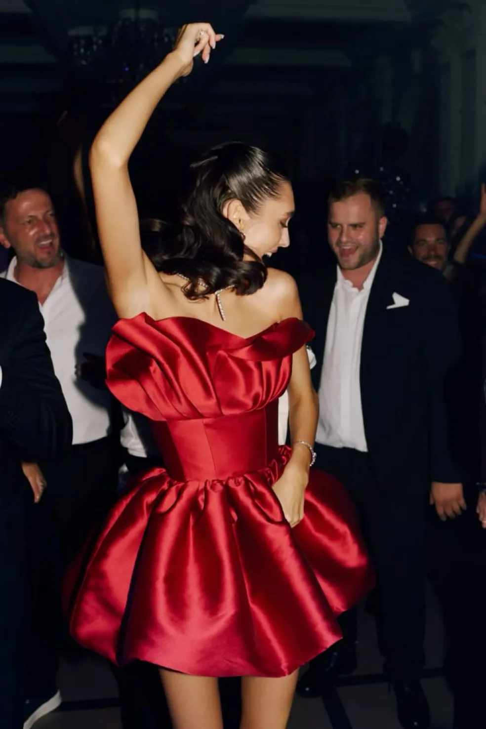 červené popolnočné šaty