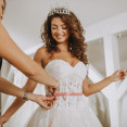 10 dôležitých znakov, že ti svadobné šaty dobre nesedia – neignoruj ich!
