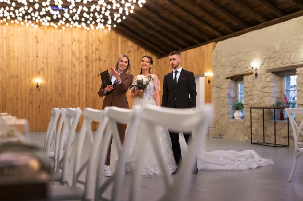 koľko času medzi obradom a hostinou