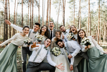 Šéf a kolegovia na svadbe: Rozlúštili sme večnú dilemu snúbencov