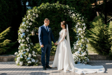 Svadobný oblúk alebo svadobný kruh: Ako vyriešiť túto dilemu?