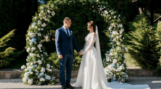 Svadobný oblúk alebo svadobný kruh: Ako vyriešiť túto dilemu?