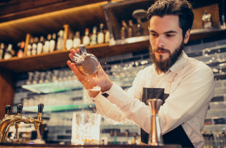 Svadobný barman: Oplatí sa vlastný barman na svadbe?