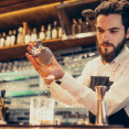 Svadobný barman: Oplatí sa vlastný barman na svadbe?