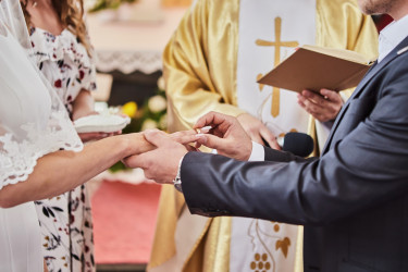 Ako prebieha svadba v kostole: Podmienky, dokumenty a špecifiká podľa vierovyznania