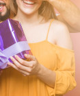 Darček (takmer) na každú príležitosť: Čo darovať partnerovi, keď vám dochádzajú nápady